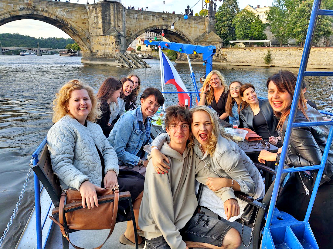 Nezapomenutelná rozlučka na párty lodi v Praze